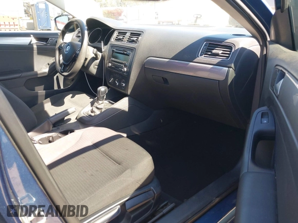 2015 Volkswagen Jetta SE with VIN 3VWD17AJXFM261556, listed as a IAAI auction lot 42227068 with 135,370 mi miles and . Bid and sale history available at DreamBid. Image 5.