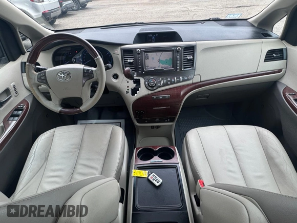 2013 Toyota Sienna XLE с VIN 5TDDK3DC3DS058382, выставлен на аукционе Copart как лот 61403895 с пробегом 276 065 миль миль и Чистый • Clean title. История ставок и продаж доступна на DreamBid. Изображение 9.