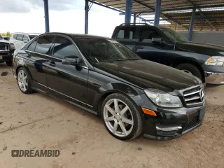 2014 Mercedes-Benz C 250 Sport z VIN WDDGF4HB7EG251001, wystawiony jako Copart lot #55901995 z przebiegiem 128 124 mil mil oraz Czysty tytuł • Clean title. Historia ofert i sprzedaży dostępna na DreamBid. Obrazek 4.