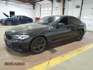 2021 BMW 5 Series 530i xDrive z VIN WBA13BJ00MWX23952, wystawiony jako Copart lot #62530724 z przebiegiem 47 729 mil mil oraz Szkoda całkowita • Salvage title. Historia ofert i sprzedaży dostępna na DreamBid. Obrazek 1.