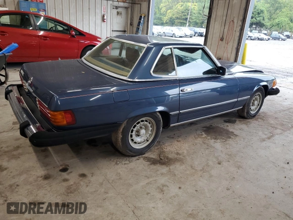 1983 Mercedes-Benz 380 SL z VIN WDBBA45A0DB019574, wystawiony jako Copart lot #73357504 z przebiegiem 56 150 mil mil oraz Czysty tytuł • Clean title. Historia ofert i sprzedaży dostępna na DreamBid. Obrazek 3.