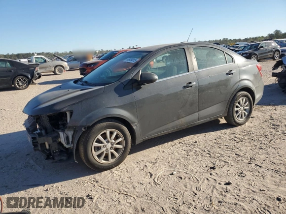 2017 Chevrolet Sonic LT z VIN 1G1JD5SH7H4133389, wystawiony jako Copart lot #48939815 z przebiegiem 105 502 mil mil oraz Szkoda całkowita • Salvage title. Historia ofert i sprzedaży dostępna na DreamBid. Obrazek 1.