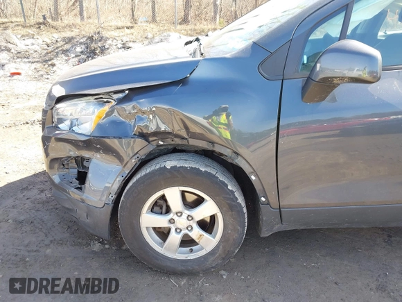 2016 Chevrolet Trax LS with VIN 3GNCJNSB1GL157935, listed as a IAAI auction lot 41807098 with 122,228 mi miles. Bid and sale history available at carsss.com. Image 6.