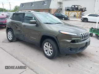 2016 Jeep Cherokee Latitude z VIN 1C4PJMCB6GW142747, wystawiony jako IAAI lot #42335016 z przebiegiem 95 085 mil mil oraz . Historia ofert i sprzedaży dostępna na DreamBid. Obrazek 1.