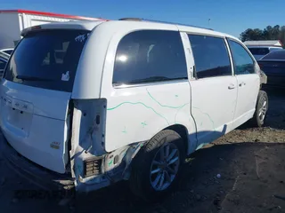 2019 Dodge Grand Caravan SXT with VIN 2C4RDGCG8KR761462, listed as a IAAI auction lot 41322097 with 132,110 mi miles. Bid and sale history available at carsss.com. Image 4.