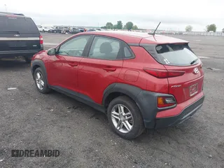 2021 Hyundai Kona SE z VIN KM8K1CAA4MU633934, wystawiony jako IAAI lot #42157313 z przebiegiem 87 714 mil mil oraz . Historia ofert i sprzedaży dostępna na DreamBid. Obrazek 3.