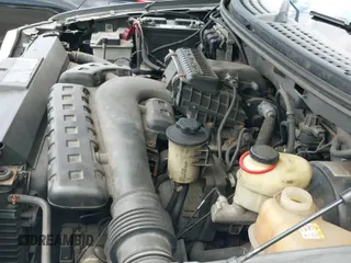2008 Ford F-150 XLT с VIN 1FTPX14558FB30662, выставлен на аукционе IAAI как лот 42192502 с пробегом 208 109 миль миль и . История ставок и продаж доступна на DreamBid. Изображение 19.