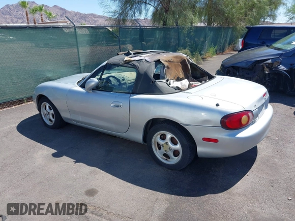 2000 Mazda MX-5 Miata z VIN JM1NB3536Y0142627, wystawiony jako IAAI lot #42820470 z przebiegiem 116 989 mil mil oraz . Historia ofert i sprzedaży dostępna na DreamBid. Obrazek 3.