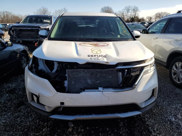 2024 Kia Carnival LX with VIN KNDNB4H32R6432704, listed as a Copart auction lot 84153374 with 9,137 mi miles and Salvage Title. Bid and sale history available at carsss.com. Image 5.