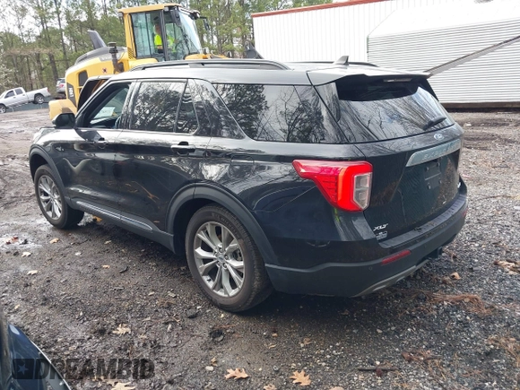 2024 Ford Explorer XLT with VIN 1FMSK8DH6RGA42433, listed as a IAAI auction lot 41807699 with 9,048 mi miles. Bid and sale history available at carsss.com. Image 3.
