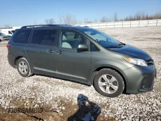 2018 Toyota Sienna LE Auto Access Seat with VIN 5TDKZ3DC6JS939172, listed as a Copart auction lot 47944615 with 130,984 mi miles and Clean Title. Bid and sale history available at carsss.com. Image 4.