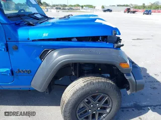 2024 Jeep Wrangler Willys with VIN 1C4PJXDN7RW306925, listed as a IAAI auction lot 41204630 with 831 mi miles. Bid and sale history available at carsss.com. Image 18.