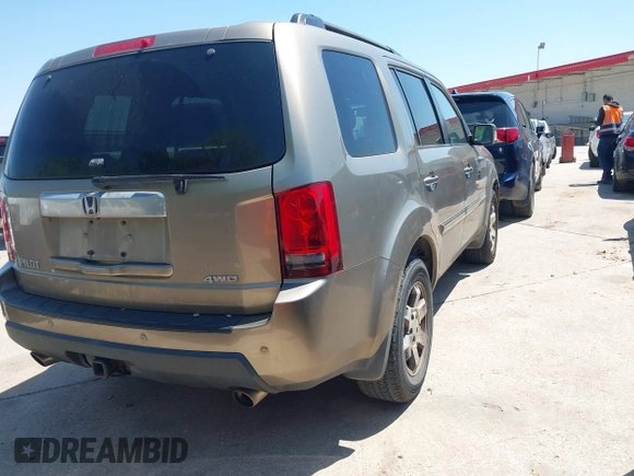 2011 Honda Pilot Touring with VIN 5FNYF4H94BB021952, listed as a IAAI auction lot 41985940 with 170,043 mi miles. Bid and sale history available at carsss.com. Image 4.