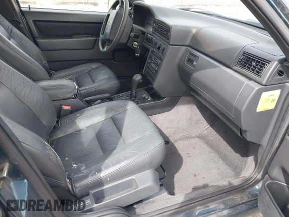 1996 Volvo S70 с VIN YV1LS5548T2285128, выставлен на аукционе IAAI как лот 41754769 с пробегом 109 101 миль миль и . История ставок и продаж доступна на DreamBid. Изображение 5.