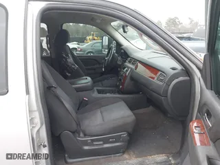2010 Chevrolet Suburban Commercial with VIN 1GNUKHE30AR186320, listed as a IAAI auction lot 41544991 with 216,037 mi miles. Bid and sale history available at carsss.com. Image 5.