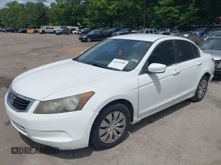2008 Honda Accord LX z VIN 1HGCP26308A082857, wystawiony jako IAAI lot #42155580 z przebiegiem 190 752 mil mil oraz . Historia ofert i sprzedaży dostępna na DreamBid. Obrazek 2.