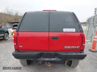 1996 Chevrolet Tahoe with VIN 3GNEK18R8TG153872, listed as a IAAI auction lot 41913476 with 120,686 mi miles. Bid and sale history available at carsss.com. Image 16.