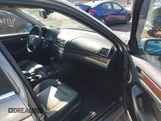 2003 BMW 3 Series 330xi with VIN WBAEW534X3PN31070, listed as a IAAI auction lot 41776406 with 176,383 mi miles. Bid and sale history available at carsss.com. Image 5.
