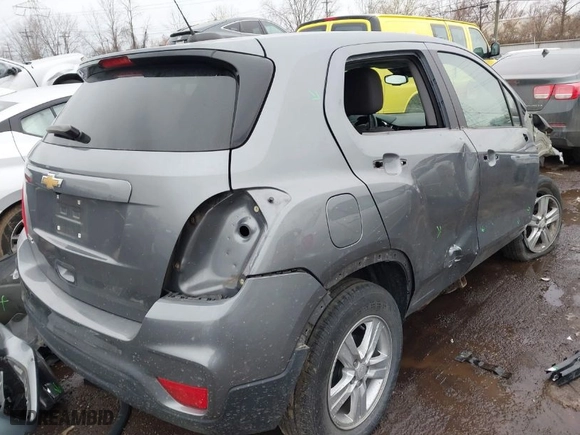 2020 Chevrolet Trax LS with VIN 3GNCJKSB0LL152282, listed as a IAAI auction lot 41431742 with 76,365 mi miles. Bid and sale history available at carsss.com. Image 4.