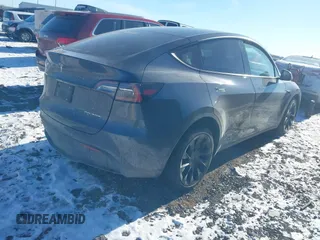 2021 Tesla Model Y Long Range with VIN 5YJYGDEE0MF228744, listed as a IAAI auction lot 41410731 with 32,371 mi miles. Bid and sale history available at carsss.com. Image 4.