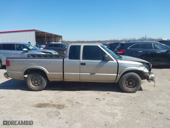 2001 GMC Sonoma SLS w/1SG Pkg with VIN 1GTCS19W218143006, listed as a IAAI auction lot 41754688 with 159,375 mi miles. Bid and sale history available at carsss.com. Image 13.