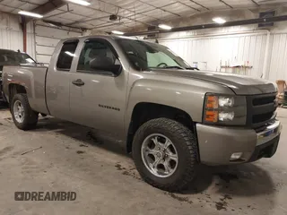 2007 Chevrolet Silverado 1500 1LT with VIN 2GCEK190171692471, listed as a IAAI auction lot 40074274 with 211,596 mi miles and . Bid and sale history available at DreamBid. Image 1.