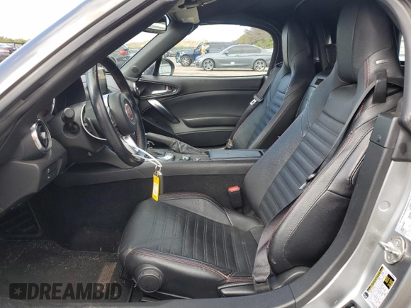 2017 FIAT 124 Spider Elaborazione Abarth z VIN JC1NFAEK6H0125940, wystawiony jako Copart lot #73291144 z przebiegiem 40 492 mil mil oraz Szkoda całkowita • Salvage title. Historia ofert i sprzedaży dostępna na DreamBid. Obrazek 7.