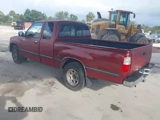 1997 Toyota T100 DX z VIN JT4TN12D4V0029402, wystawiony jako IAAI lot #42397862 z przebiegiem 279 151 mil mil oraz . Historia ofert i sprzedaży dostępna na DreamBid. Obrazek 3.