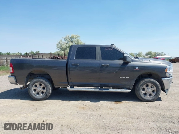 2024 Ram 2500 Big Horn z VIN 3C6UR5DLXRG296301, wystawiony jako IAAI lot #42496302 z przebiegiem 47 626 mil mil oraz . Historia ofert i sprzedaży dostępna na DreamBid. Obrazek 14.
