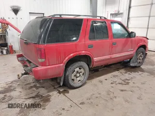 2004 Chevrolet Blazer LS z VIN 1GNDT13X34K157353, wystawiony jako IAAI lot #41089017 z przebiegiem 104 539 mil mil oraz . Historia ofert i sprzedaży dostępna na DreamBid. Obrazek 4.