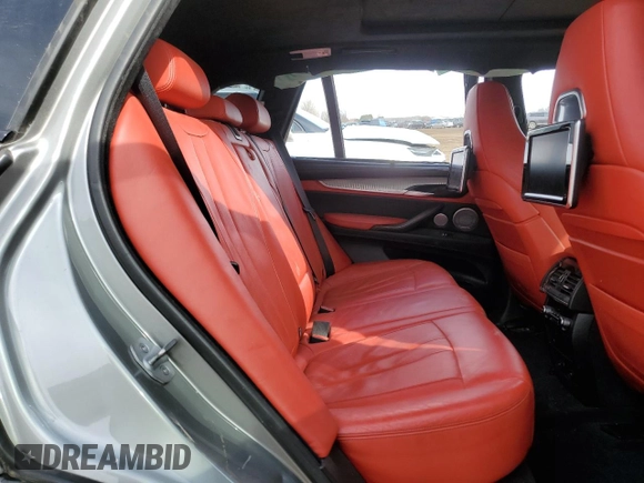 2015 BMW X5 M z VIN 5YMKT6C55F0C89017, wystawiony jako Copart lot #49052065 z przebiegiem 125 287 mil mil oraz Czysty tytuł • Clean title. Historia ofert i sprzedaży dostępna na DreamBid. Obrazek 11.