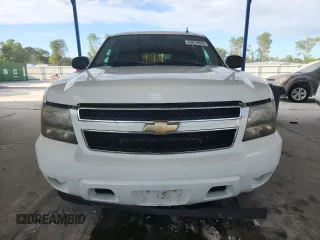 2007 Chevrolet Suburban LS with VIN 1GNFC16JX7R401981, listed as a Copart auction lot 64618945 with 153,205 mi miles and Clean title. Bid and sale history available at DreamBid. Image 5.