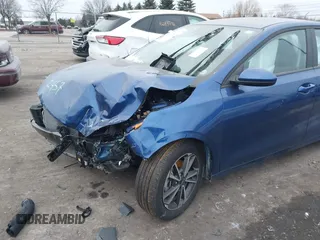 2024 Kia Forte LXS z VIN 3KPF24AD9RE822457, wystawiony jako IAAI lot #41235294 z przebiegiem 5 612 mil mil oraz . Historia ofert i sprzedaży dostępna na DreamBid. Obrazek 6.