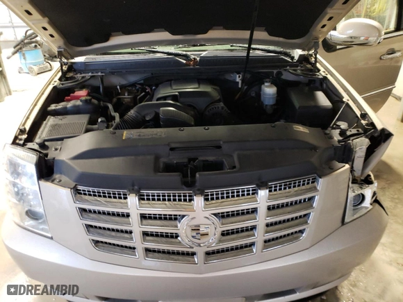 2011 Cadillac Escalade Luxury with VIN 1GYS4BEF6BR104278, listed as a Copart auction lot 39208134 with NaN miles and Salvage Title. Bid and sale history available at carsss.com. Image 12.
