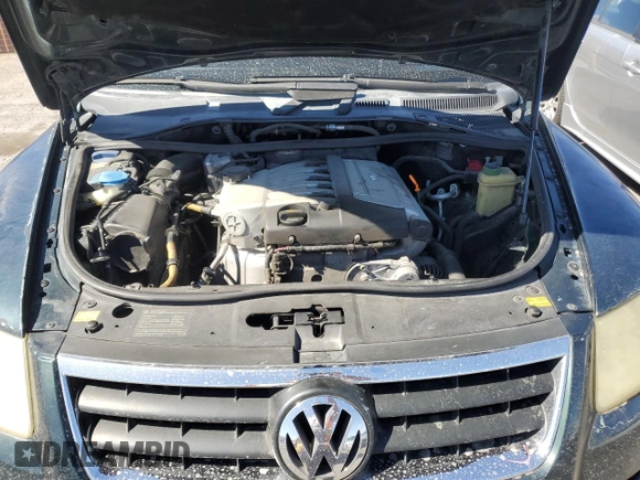 2005 Volkswagen Touareg z VIN WVGBG77L25D010568, wystawiony jako Copart lot #57268755 z przebiegiem 229 928 mil mil oraz Szkoda całkowita • Salvage title. Historia ofert i sprzedaży dostępna na DreamBid. Obrazek 12.