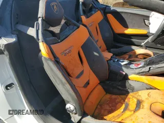 2020 Lamborghini Huracan z VIN ZHWUT5ZF5LLA15314, wystawiony jako Copart lot #58308943 z przebiegiem 11 958 mil mil oraz Szkody całkowita. Historia ofert i sprzedaży dostępna na DreamBid. Obrazek 10.