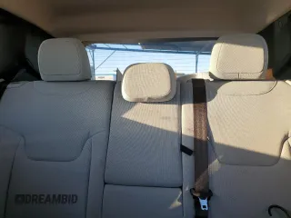 2017 Jeep Renegade Latitude z VIN ZACCJBBB6HPF05681, wystawiony jako Copart lot #56550575 z przebiegiem 142 647 mil mil oraz Szkoda całkowita • Salvage title. Historia ofert i sprzedaży dostępna na DreamBid. Obrazek 10.