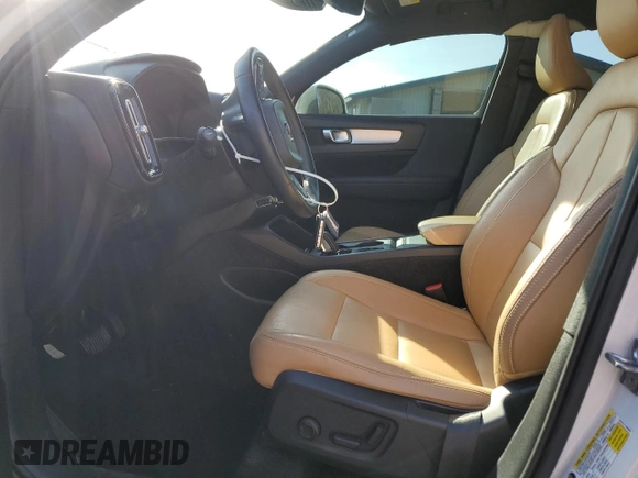 2020 Volvo XC40 Momentum with VIN YV4162UK8L2177380, listed as a Copart auction lot 49244565 with 45,228 mi miles and Salvage Title. Bid and sale history available at DreamBid. Image 7.