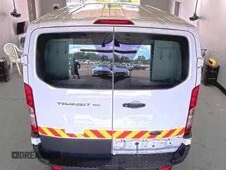 2018 Ford Transit z VIN 1FTYE1YM0JKB52111, wystawiony jako IAAI lot #42789026 z przebiegiem 132 936 mil mil oraz . Historia ofert i sprzedaży dostępna na DreamBid. Obrazek 15.