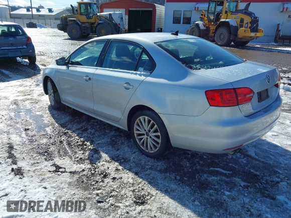 2014 Volkswagen Jetta TDI w/Premium/Nav z VIN 3VWLL7AJXEM382611, wystawiony jako IAAI lot #41609335 z przebiegiem 120 000 mil mil oraz . Historia ofert i sprzedaży dostępna na DreamBid. Obrazek 3.