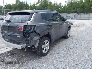 2020 Jeep Compass Latitude z VIN 3C4NJDBB9LT129693, wystawiony jako IAAI lot #42238631 z przebiegiem 36 742 mil mil oraz . Historia ofert i sprzedaży dostępna na DreamBid. Obrazek 4.