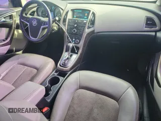 2014 Buick Verano z VIN 1G4PP5SK3E4137063, wystawiony jako Copart lot #63162545 z przebiegiem 197 845 mil mil oraz Czysty tytuł • Clean title. Historia ofert i sprzedaży dostępna na DreamBid. Obrazek 8.