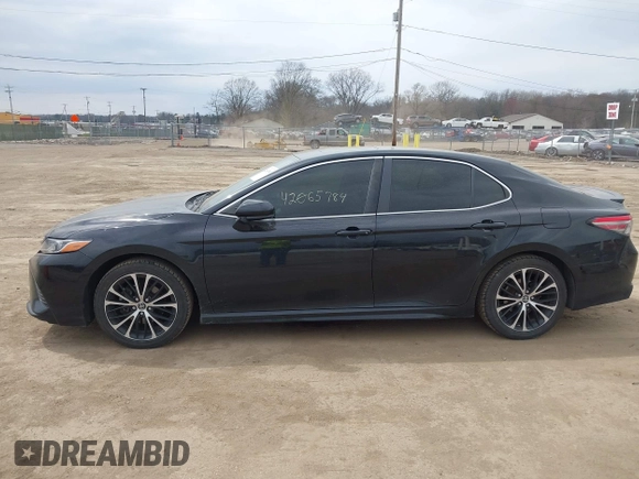 2018 Toyota Camry LE z VIN JTNB11HK6J3005121, wystawiony jako IAAI lot #42065784 z przebiegiem 114 907 mil mil oraz . Historia ofert i sprzedaży dostępna na DreamBid. Obrazek 14.