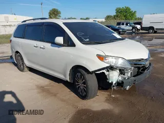2018 Toyota Sienna XLE Auto Access Seat with VIN 5TDYZ3DC9JS960124, listed as a IAAI auction lot 41674758 with 109,021 mi miles. Bid and sale history available at carsss.com. Image 1.