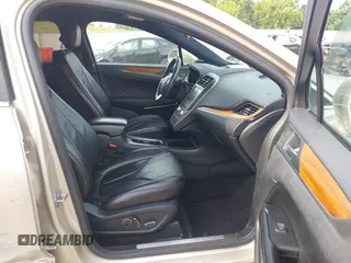 2017 Lincoln MKC Reserve с VIN 5LMCJ3C97HUL32052, выставлен на аукционе IAAI как лот 42584957 с пробегом 88 459 миль миль и . История ставок и продаж доступна на DreamBid. Изображение 5.