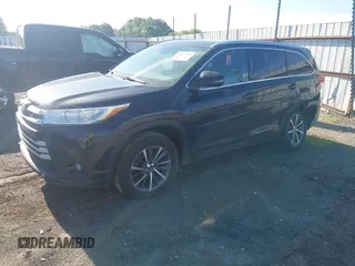 2018 Toyota Highlander SE with VIN 5TDKZRFH1JS529875, listed as a IAAI auction lot 42181502 with 182,652 mi miles and . Bid and sale history available at DreamBid. Image 18.