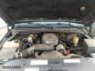 2001 Chevrolet Silverado 1500 LS with VIN 2GCEC19V211238245, listed as a IAAI auction lot 41931657 with 199,584 mi miles. Bid and sale history available at carsss.com. Image 10.