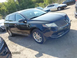 2013 Lincoln MKT z VIN 2LMHJ5NK0DBL52717, wystawiony jako IAAI lot #40325446 z przebiegiem 541 739 mil mil oraz . Historia ofert i sprzedaży dostępna na DreamBid. Obrazek 1.