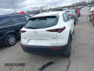 2023 Mazda CX-30 S z VIN 3MVDMBAM6PM572425, wystawiony jako IAAI lot #41833170 z przebiegiem 18 307 mil mil oraz . Historia ofert i sprzedaży dostępna na DreamBid. Obrazek 17.