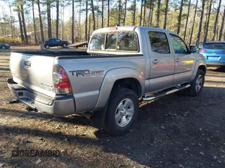 2015 Toyota Tacoma PreRunner z VIN 3TMJU4GNXFM191580, wystawiony jako IAAI lot #41216357 z przebiegiem 78 490 mil mil oraz . Historia ofert i sprzedaży dostępna na DreamBid. Obrazek 4.
